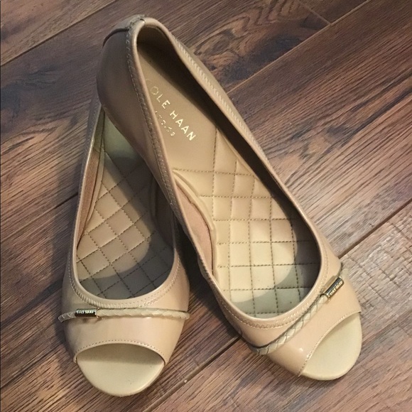 Cole Hann peep toe low wedge heel. Size 6 - Picture 1 of 4